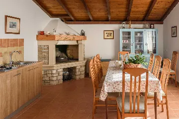 2-Bedroom Apartment in Pula for Up to 4 Guests