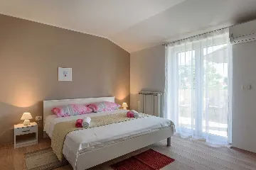 2-Bedroom Apartment in Pula for Up to 4 Guests