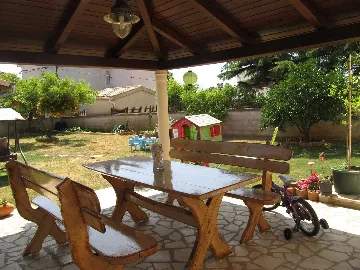 Apartment for 5 in Medulin with Covered Terrace