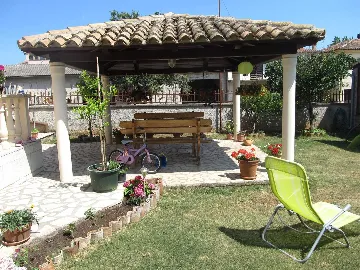 Apartment for 5 in Medulin with Covered Terrace