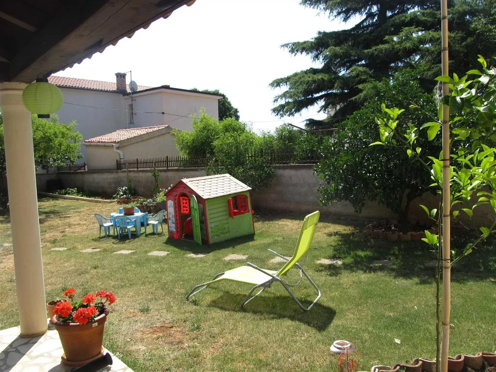 Apartment for 5 in Medulin with Covered Terrace