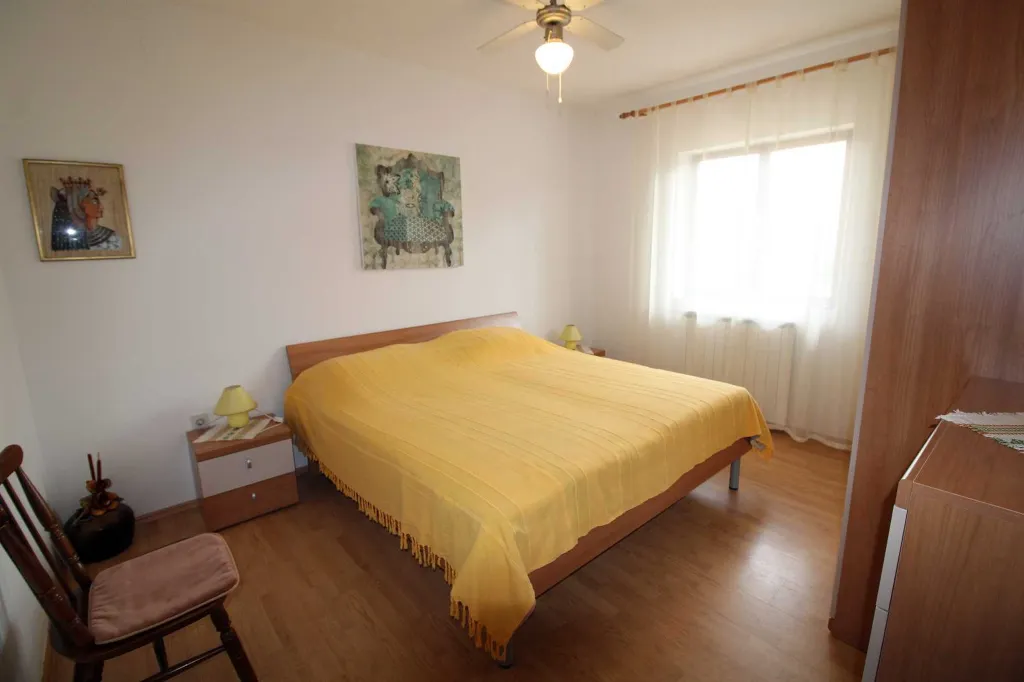 One-Bedroom Apartment in Pula with Parking