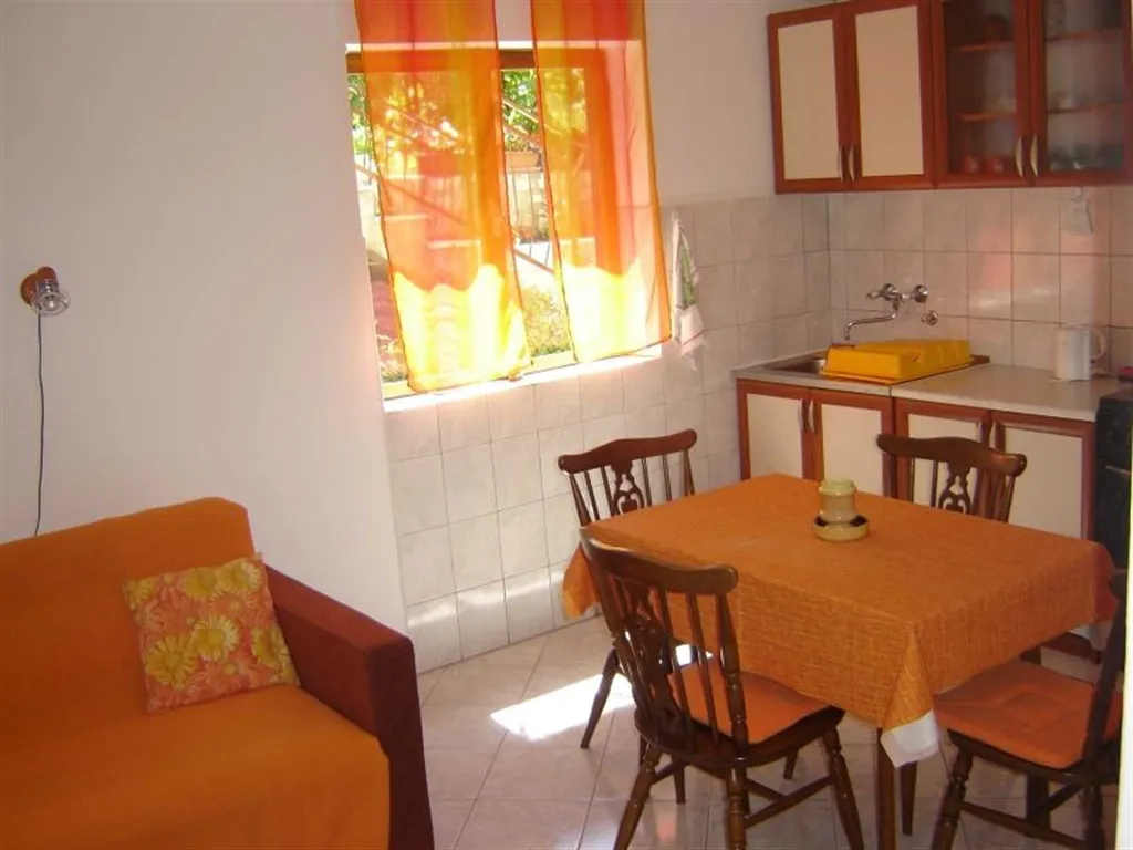 One-Bedroom Apartment in Pula with Parking
