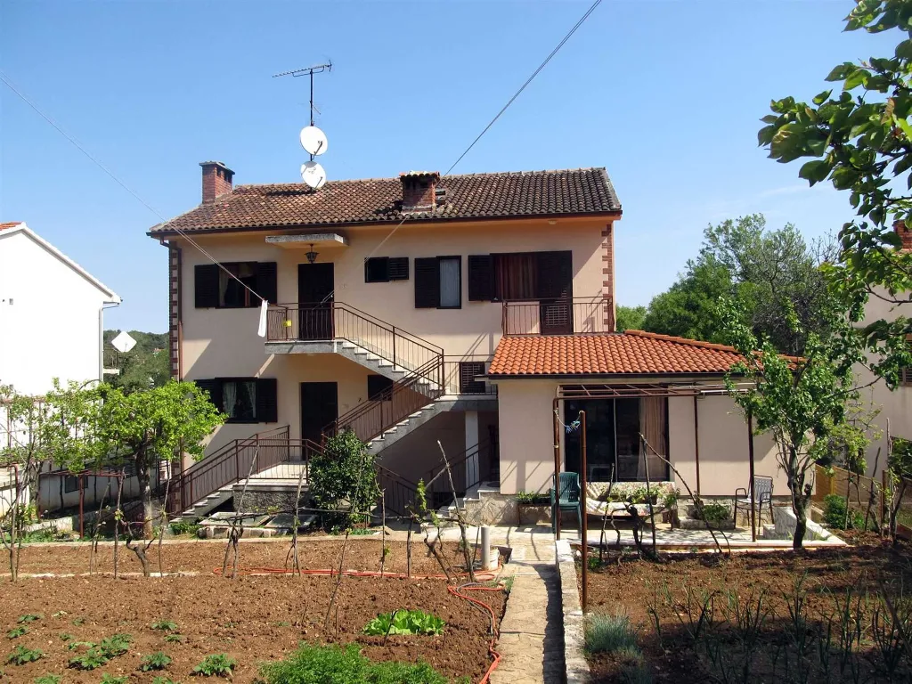 One-Bedroom Apartment in Pula with Parking