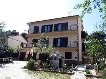 One-Bedroom Apartment in Pula with Parking