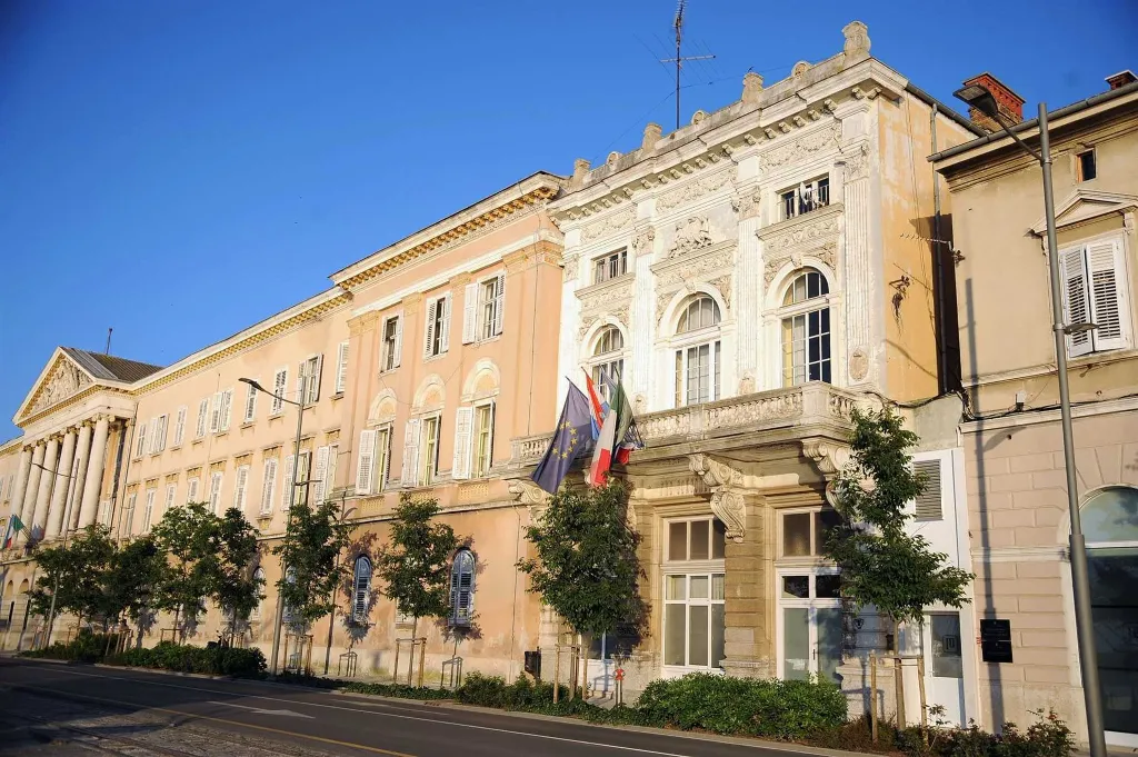 One-Bedroom Apartment in Pula with Parking