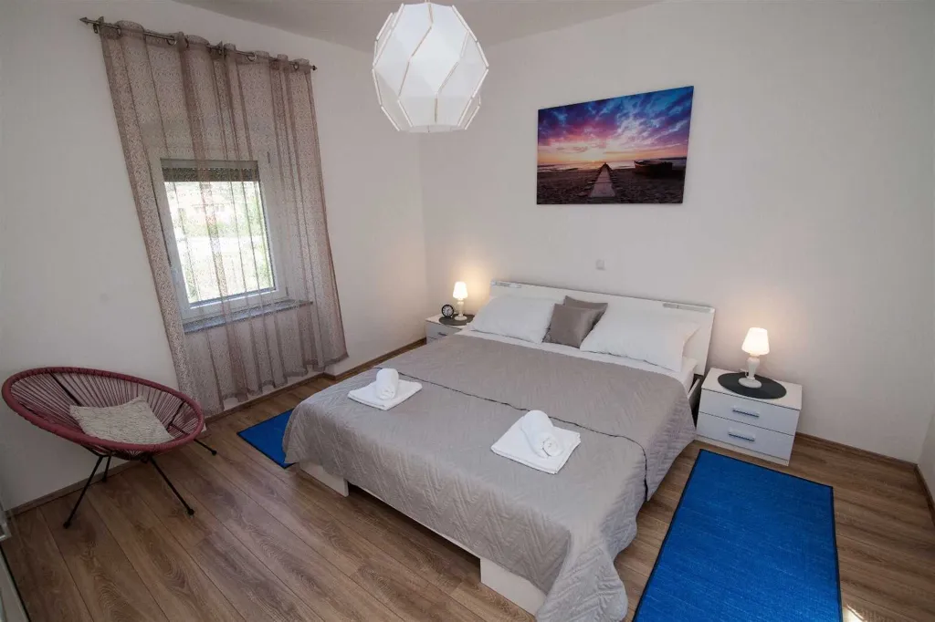 House in Pula with Courtyard for 4 Guests