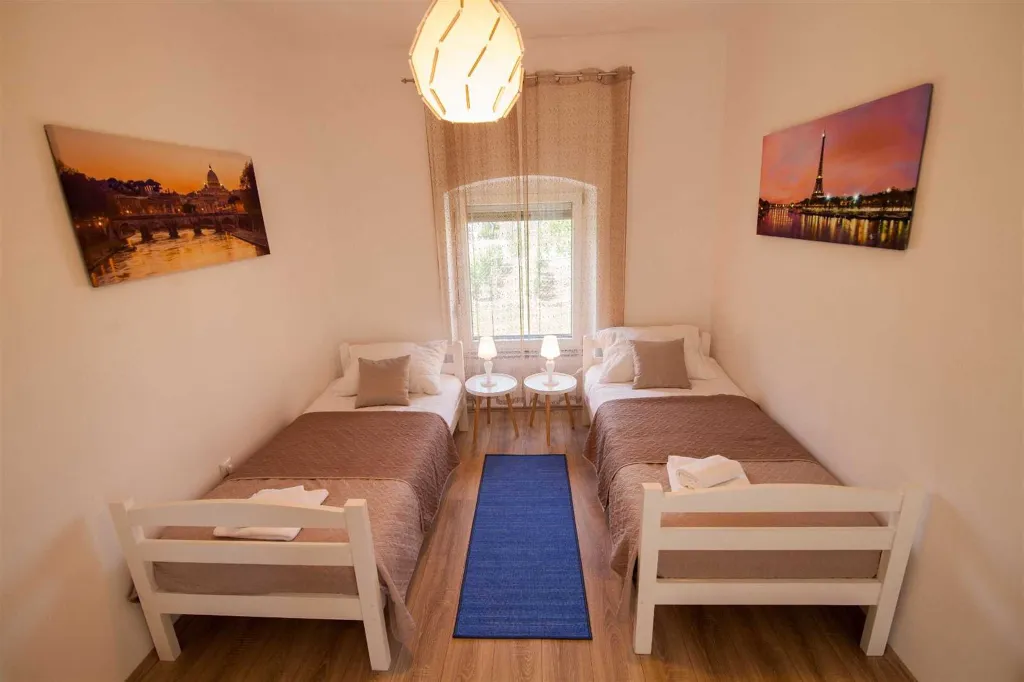 House in Pula with Courtyard for 4 Guests