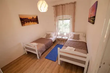 House in Pula with Courtyard for 4 Guests