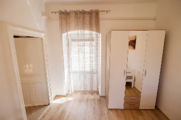 House in Pula with Courtyard for 4 Guests