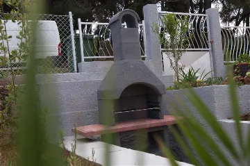 House in Pula with Courtyard for 4 Guests