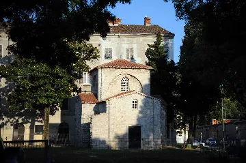 House in Pula with Courtyard for 4 Guests
