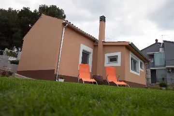 House in Pula with Courtyard for 4 Guests