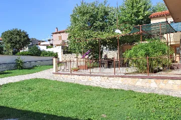 2-Bedroom Apartment for 4 in Ližnjan