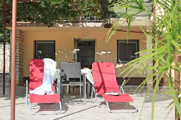 2-Bedroom Apartment for 4 in Ližnjan