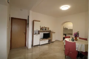 2-Bedroom Apartment for 4 in Ližnjan