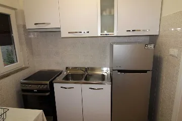2-Bedroom Apartment for 4 in Ližnjan