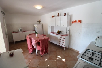 2-Bedroom Apartment for 4 in Ližnjan