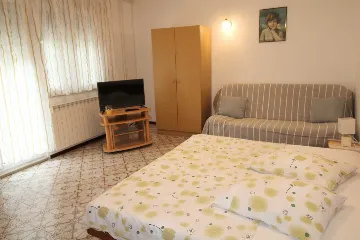 7-Bedroom Villa in Ližnjan for Up to 13