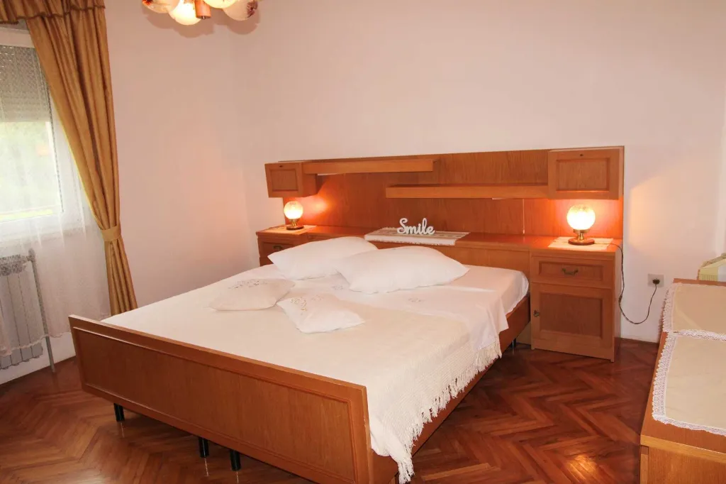 7-Bedroom Villa in Ližnjan for Up to 13