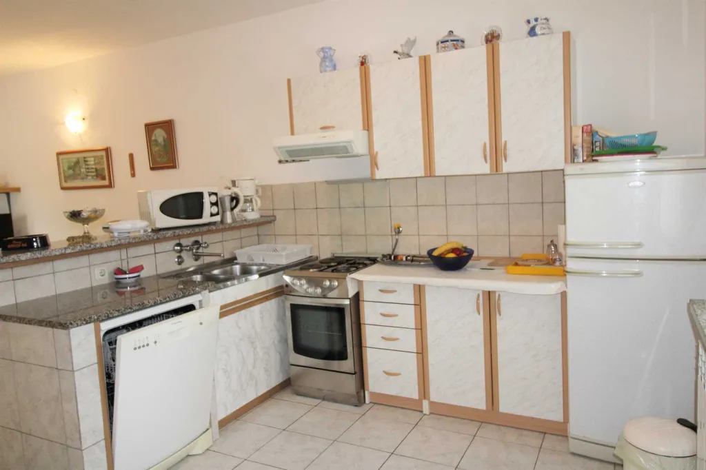7-Bedroom Villa in Ližnjan for Up to 13
