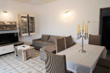 7-Bedroom Villa in Ližnjan for Up to 13