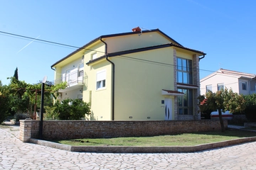 7-Bedroom Villa in Ližnjan for Up to 13