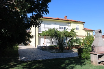 7-Bedroom Villa in Ližnjan for Up to 13