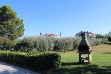 7-Bedroom Villa in Ližnjan for Up to 13