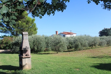 7-Bedroom Villa in Ližnjan for Up to 13