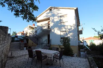 3-Bedroom Apartment in Pula for 5 Guests