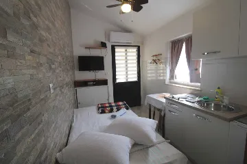 Pula Studio with Private Entrance and Terrace