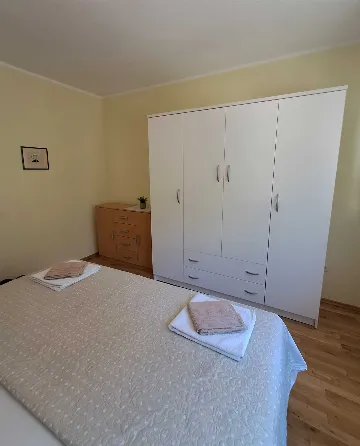 Pula 2-Bedroom Apartment for 4 Guests with Parking