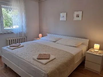 Pula 2-Bedroom Apartment for 4 Guests with Parking