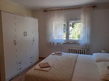 Pula 2-Bedroom Apartment for 4 Guests with Parking