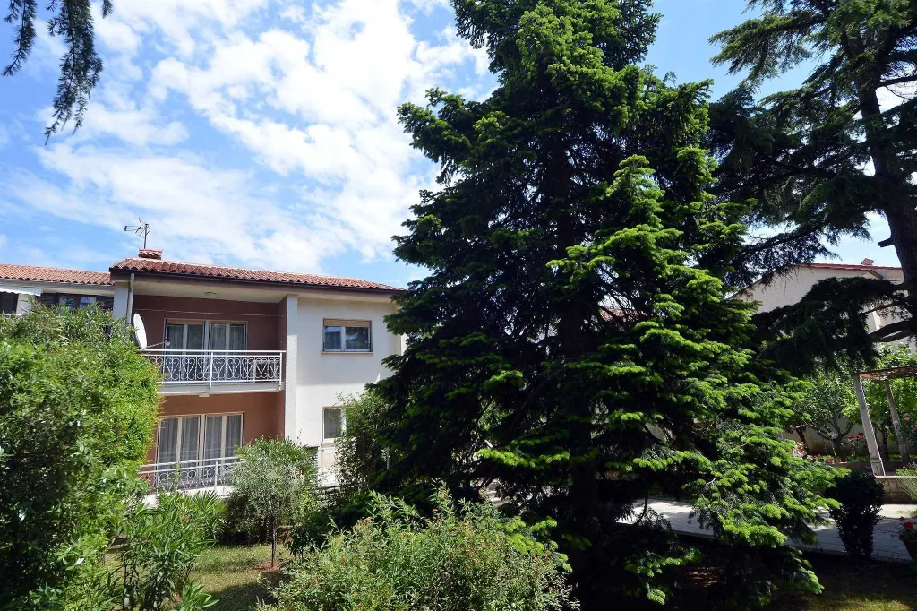 Pula 2-Bedroom Apartment for 4 Guests with Parking