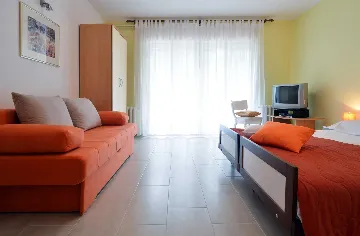 Pula 2-Bedroom Apartment for 4 Guests with Parking