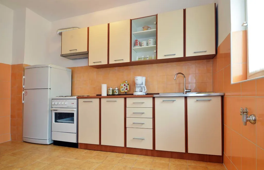 Pula 2-Bedroom Apartment for 4 Guests with Parking