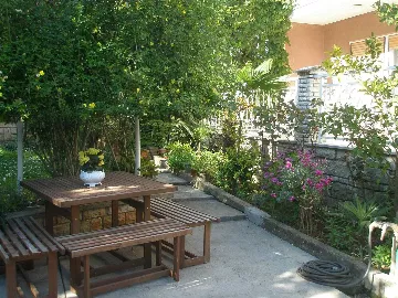 Pula 2-Bedroom Apartment for 4 Guests with Parking