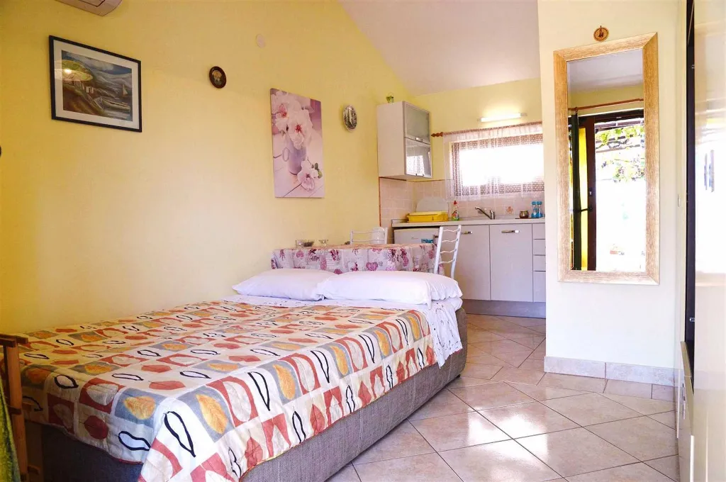 Studio in Pula for 2 Guests with Parking