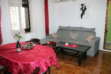 Pula Center Apartment with Terrace for 3-4 Guests