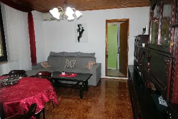 Pula Center Apartment with Terrace for 3-4 Guests