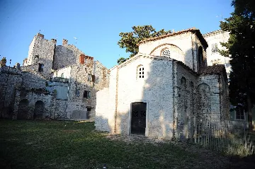 Pula Center Apartment with Terrace for 3-4 Guests