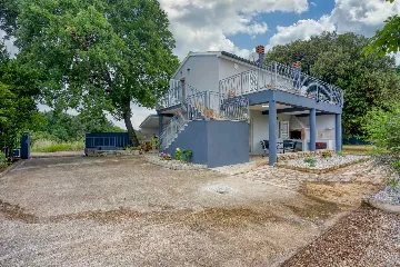 Apartment for 2 with BBQ and Yard in Fažana