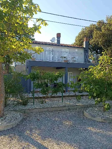 Apartment for 2 with BBQ and Yard in Fažana