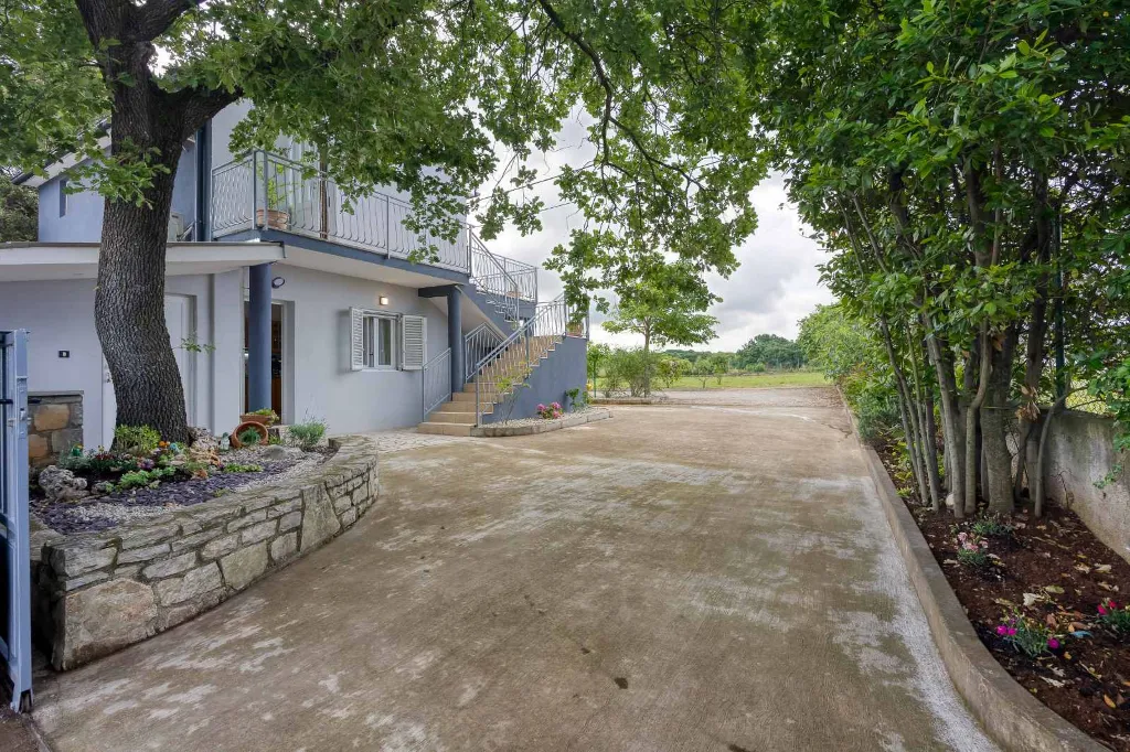 Apartment for 2 with BBQ and Yard in Fažana