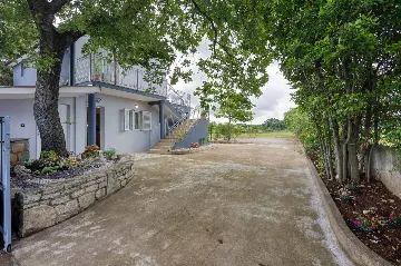 Apartment for 2 with BBQ and Yard in Fažana