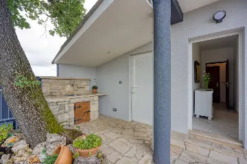 Apartment for 2 with BBQ and Yard in Fažana