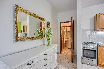 Apartment for 2 with BBQ and Yard in Fažana