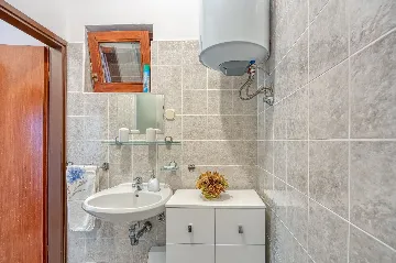 Apartment for 2 with BBQ and Yard in Fažana